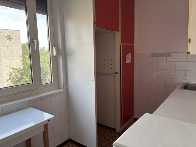 Eladó panellakás, Győrött 43.5 M Ft, 1+2 szobás