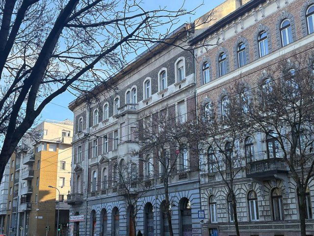 Eladó téglalakás, Budapesten, VI. kerületben, Podmaniczky utcában