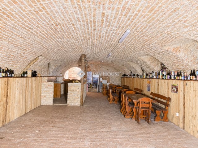 Eladó üzlethelyiség, Budapesten, VII. kerületben, Király utcában