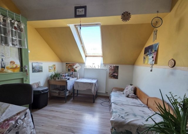 Eladó családi ház, Szegeden 99.5 M Ft, 8 szobás