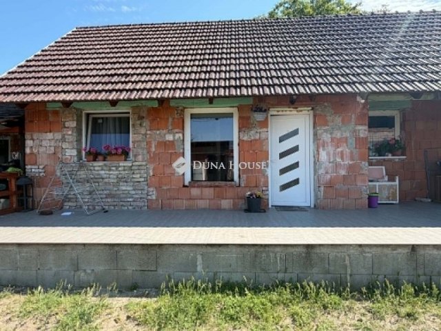 Eladó családi ház, Csévharaszton 67.9 M Ft, 5 szobás
