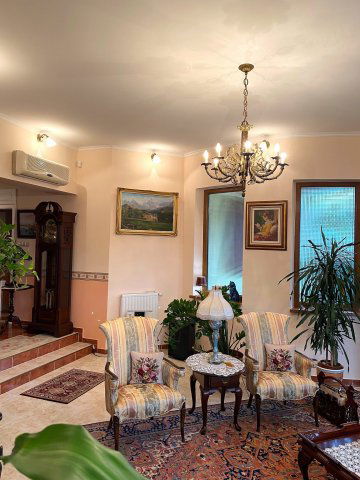 Eladó családi ház, Ikrényen 153.9 M Ft, 6 szobás