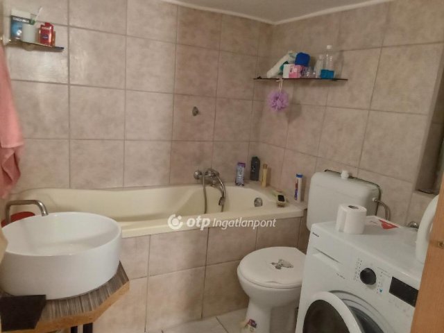 Eladó családi ház, Érden 70 M Ft, 4 szobás