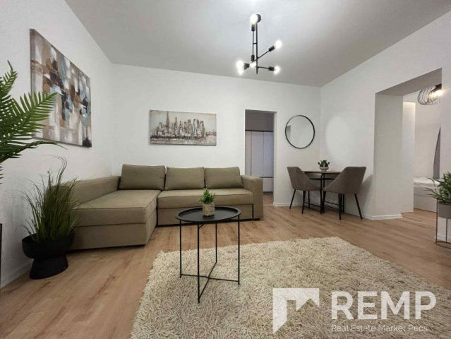 Eladó téglalakás, Pécsett 69.9 M Ft, 3 szobás