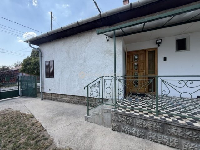 Eladó családi ház, Vecsésen 94 M Ft, 3 szobás