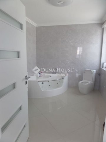 Eladó családi ház, Ürömön 279 M Ft, 5 szobás