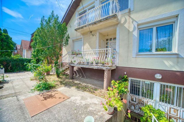 Eladó családi ház, Vecsésen 149 M Ft, 6 szobás