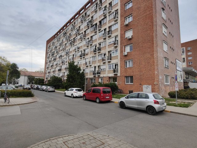 Eladó téglalakás, Pécsett 44.5 M Ft, 2 szobás