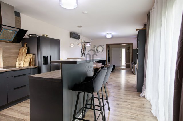 Eladó családi ház, Szigetmonostorban 110 M Ft, 4 szobás