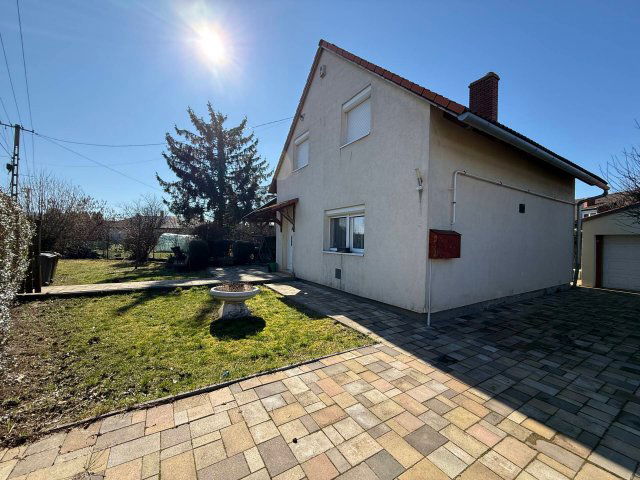 Eladó családi ház, Pécsett 104.9 M Ft, 4 szobás