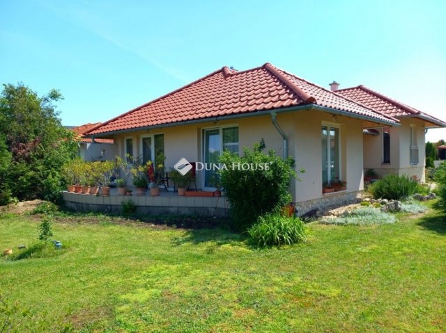 Eladó családi ház, Veszprémben 139.9 M Ft, 4 szobás