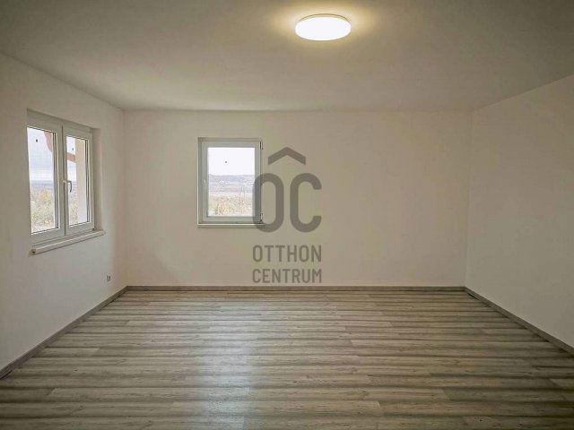 Eladó családi ház, Tatán 20.99 M Ft, 1 szobás