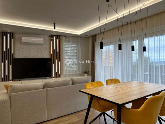 Kiadó téglalakás, albérlet, Pécsett, Sáfrány utcában