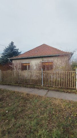 Eladó téglalakás, Szolnokon 15 M Ft, 3 szobás