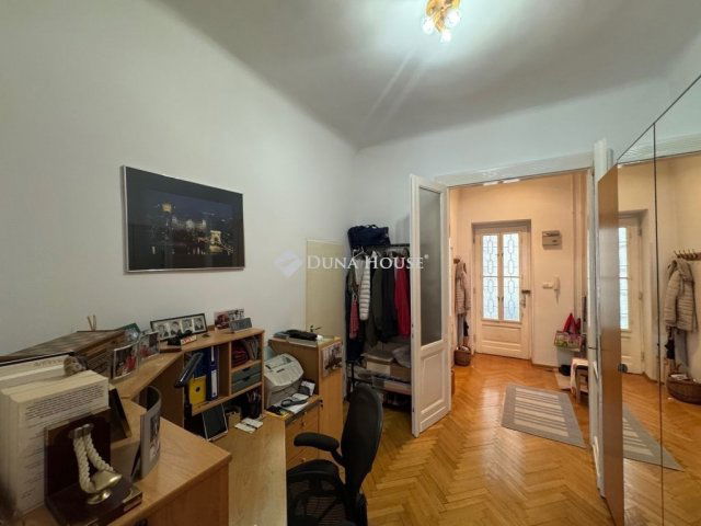 Eladó téglalakás, Budapesten, V. kerületben 170 M Ft, 2 szobás