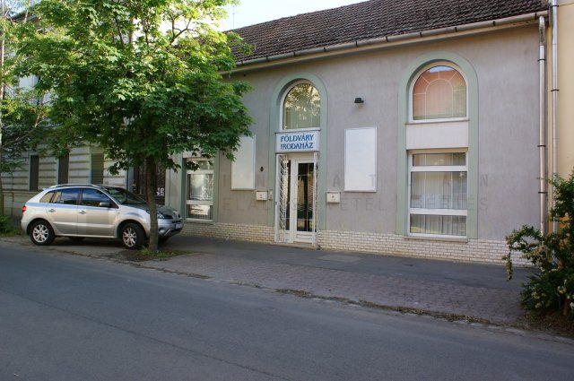 Eladó üzlethelyiség, Szegeden, Földváry utcában 100 M Ft