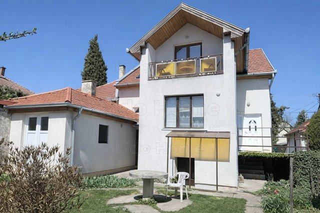 Eladó családi ház, Keszthelyen 79 M Ft, 7 szobás
