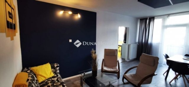 Eladó panellakás, Pécsett 69.5 M Ft, 3 szobás