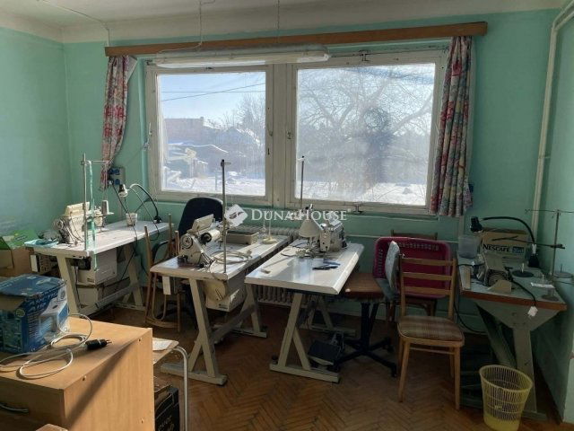 Eladó családi ház, Szegeden 99.5 M Ft, 9 szobás