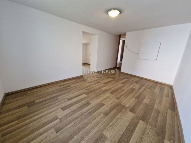 Eladó családi ház, Baján 23.5 M Ft, 4 szobás