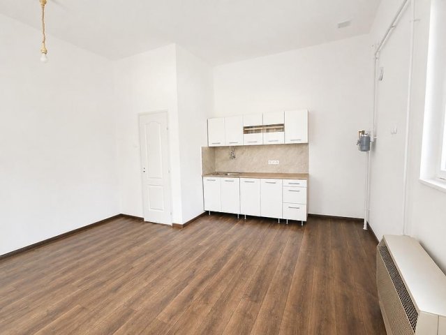 Eladó családi ház, Budapesten, IV. kerületben, Baross utcában