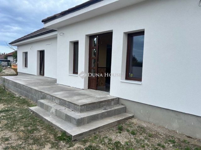 Eladó családi ház, Pilisen 114 M Ft, 5 szobás
