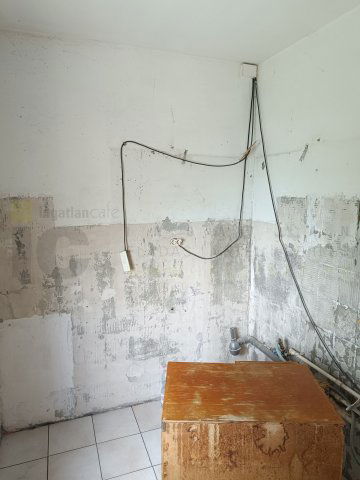 Eladó panellakás, Szegeden 42.9 M Ft, 3 szobás