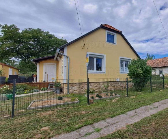 Eladó családi ház, Andorcson 35.89 M Ft, 2 szobás