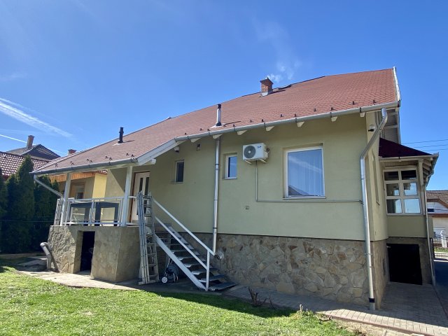 Eladó családi ház, Százhalombattán 128 M Ft, 5+1 szobás