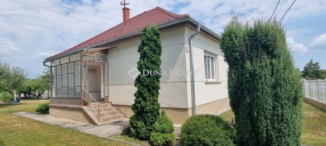 Eladó családi ház, Balatonszentgyörgyön 59.9 M Ft, 4 szobás