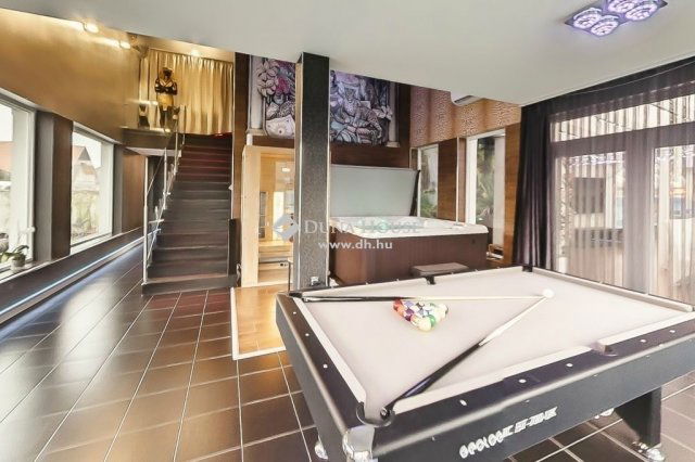 Eladó családi ház, Szigethalmon 259.9 M Ft, 7 szobás