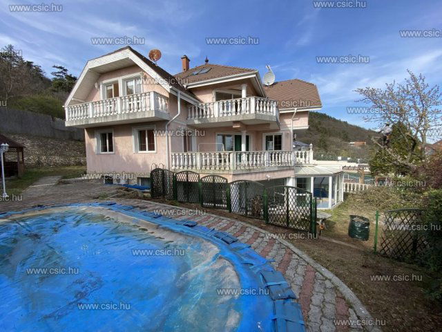 Eladó családi ház, Budaörsön 400 M Ft, 12 szobás