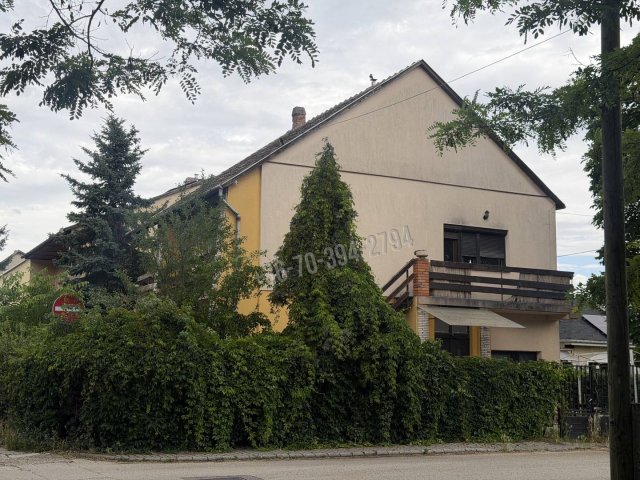 Eladó családi ház, Tatán 119 M Ft, 5 szobás
