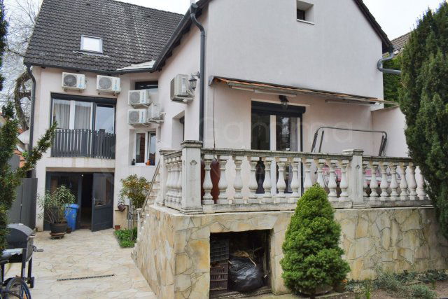 Eladó sorház, Debrecenben 250 M Ft, 5 szobás