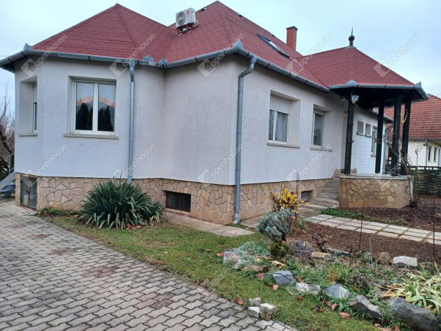 Eladó családi ház, Csempeszkopácson 130 M Ft, 6 szobás