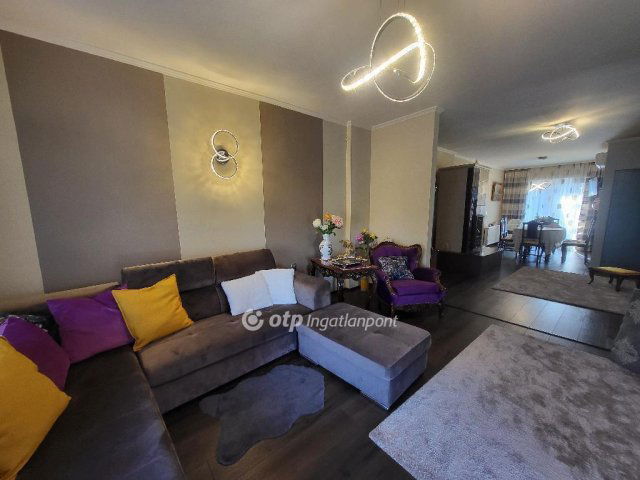 Eladó családi ház, Balatonszárszón 199 M Ft, 6 szobás