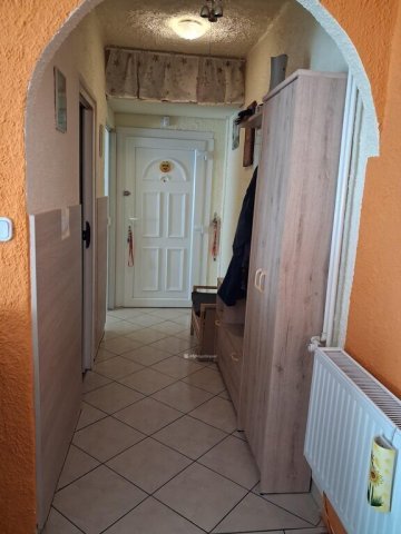 Eladó téglalakás, Komlón 22.3 M Ft, 2 szobás