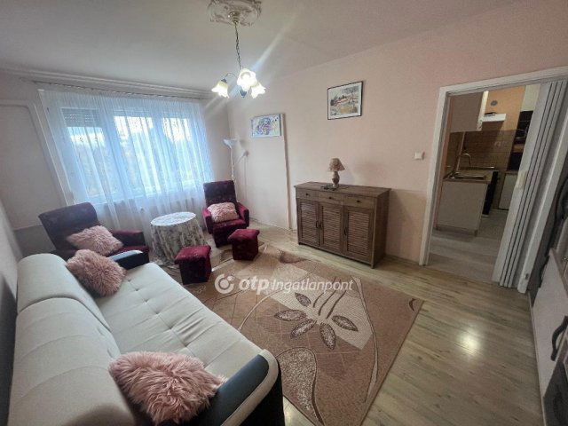 Eladó panellakás, Szegeden 40.2 M Ft, 1+1 szobás