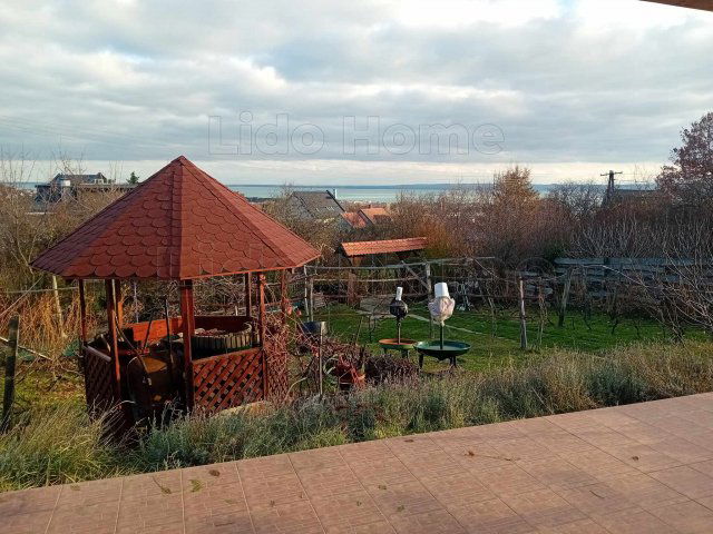 Eladó nyaraló, Balatonfüreden 107 M Ft, 2 szobás