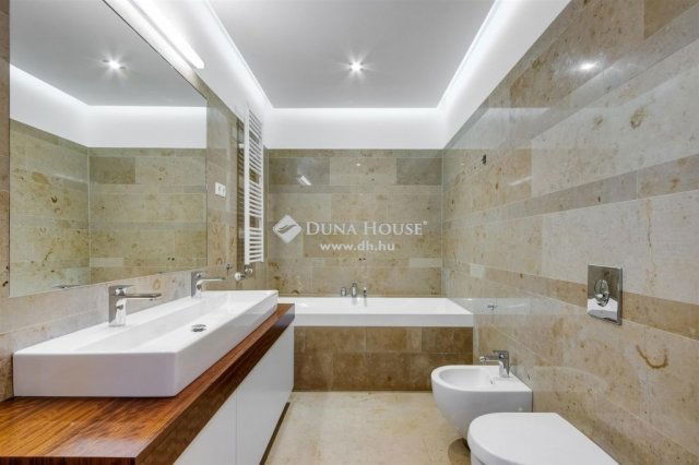 Eladó téglalakás, Budapesten, VI. kerületben 485 M Ft, 5 szobás