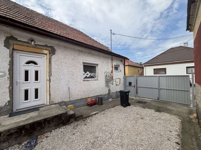 Eladó családi ház, Sárisápon 25 M Ft, 3 szobás
