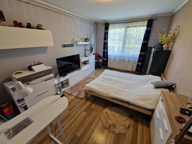 Eladó panellakás, Polgárdin 41 M Ft, 3 szobás