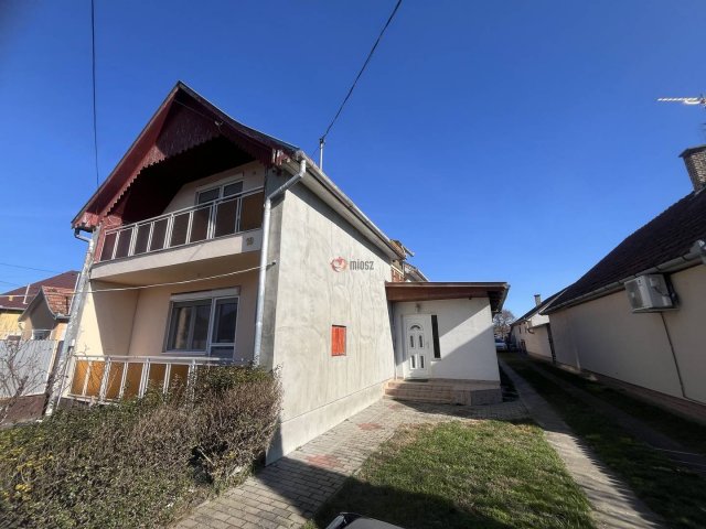 Eladó családi ház, Hajdúszoboszlón 107 M Ft, 6+1 szobás