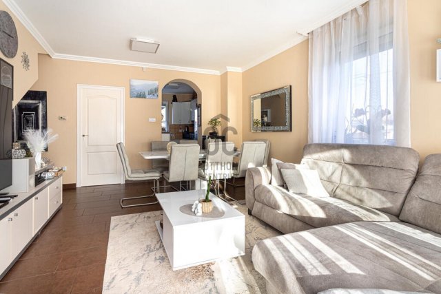 Eladó ikerház, Nagytarcsán 126 M Ft, 4 szobás