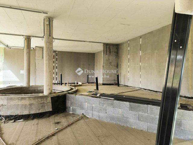 Eladó családi ház, Siklóson 349 M Ft, 6 szobás