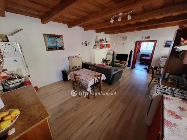 Eladó családi ház, Zsámbokon 35 M Ft, 2 szobás