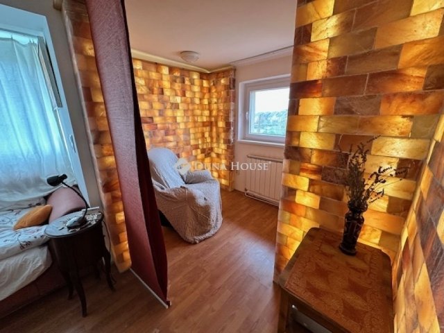 Eladó családi ház, Székesfehérvárott 204.9 M Ft, 9 szobás