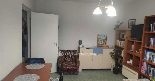 Eladó panellakás, Pécsett 33.7 M Ft, 1+1 szobás