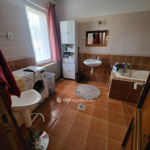 Eladó családi ház, Mikepércsen 34.9 M Ft, 2+1 szobás