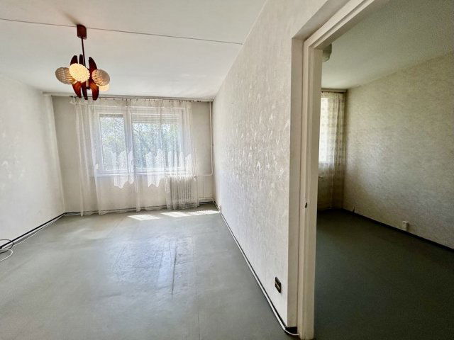 Eladó panellakás, Debrecenben 59.8 M Ft, 4 szobás